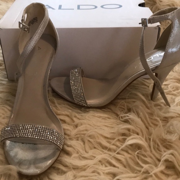 Silver heels - Picture 2 of 2